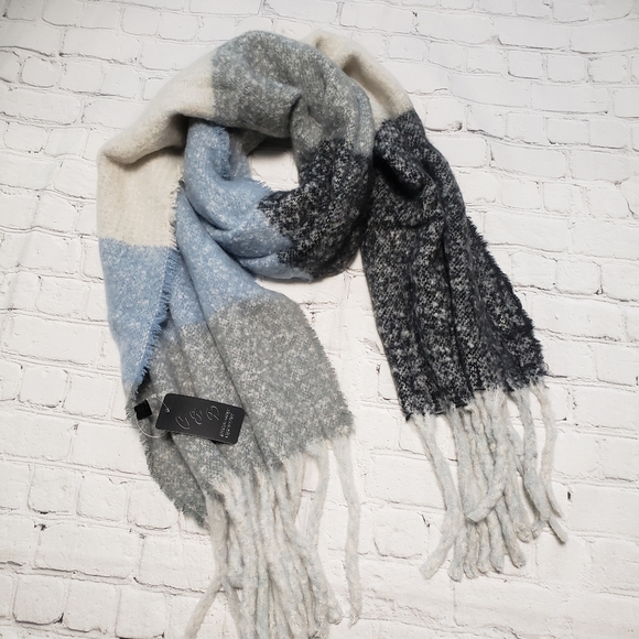 Women's chunky scarf. - Picture 3 of 9